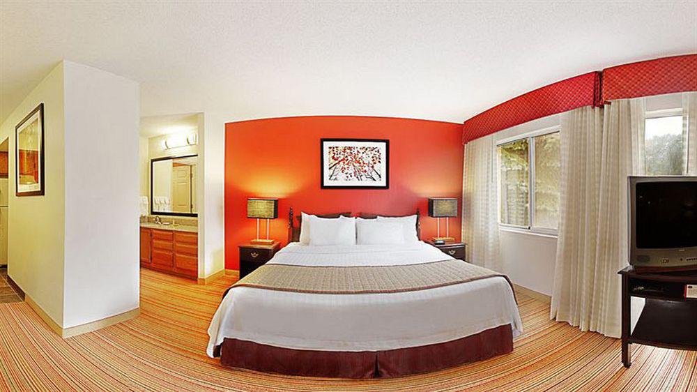 By Marriott Cleveland Hotel